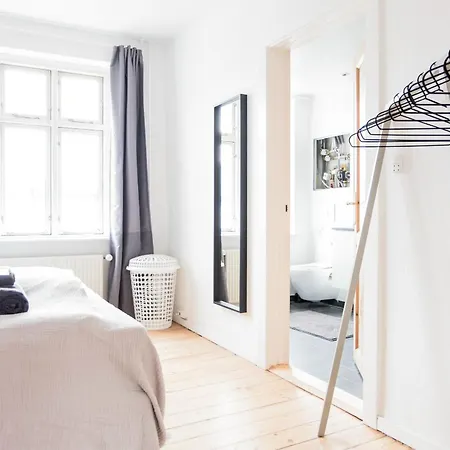 Spacious And Cool 1-bed In Ogadekvarteret Appartamento Århus